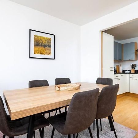 Lovely 2 Bedroom Apartment With Balcony Dublín Exterior foto