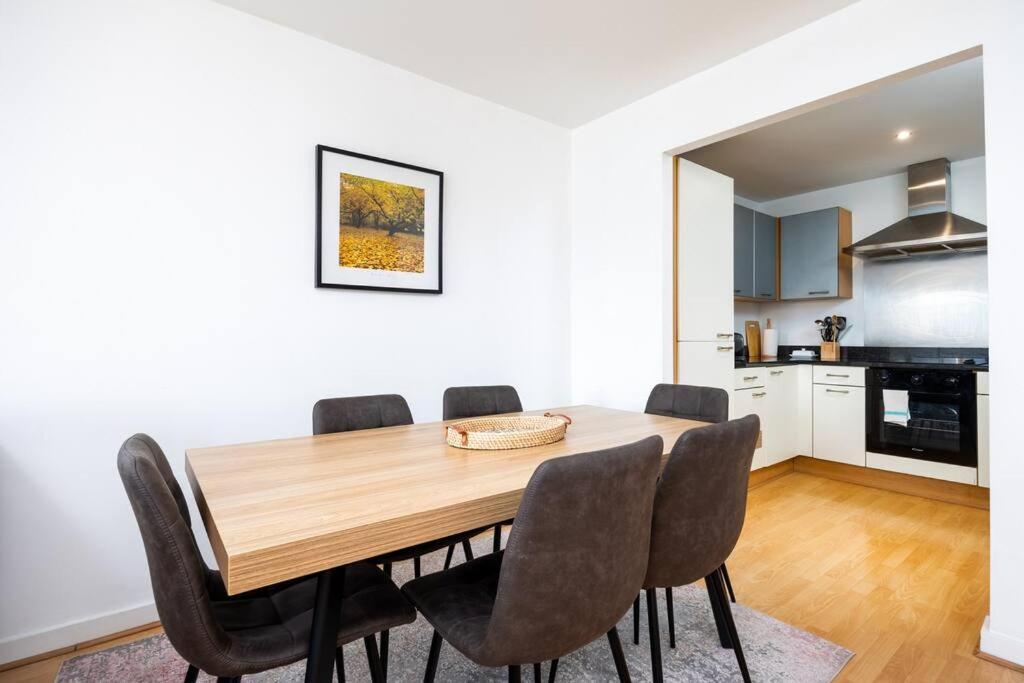 Lovely 2 Bedroom Apartment With Balcony Dublín Exterior foto