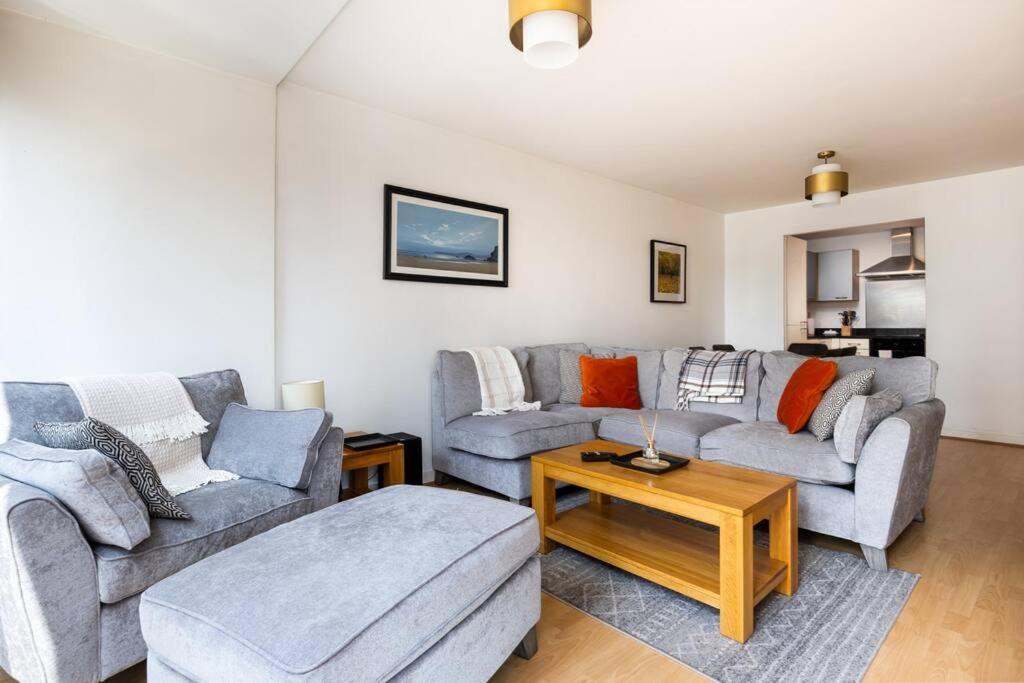 Lovely 2 Bedroom Apartment With Balcony Dublín Exterior foto