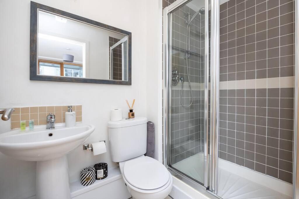 Lovely 2 Bedroom Apartment With Balcony Dublín Exterior foto